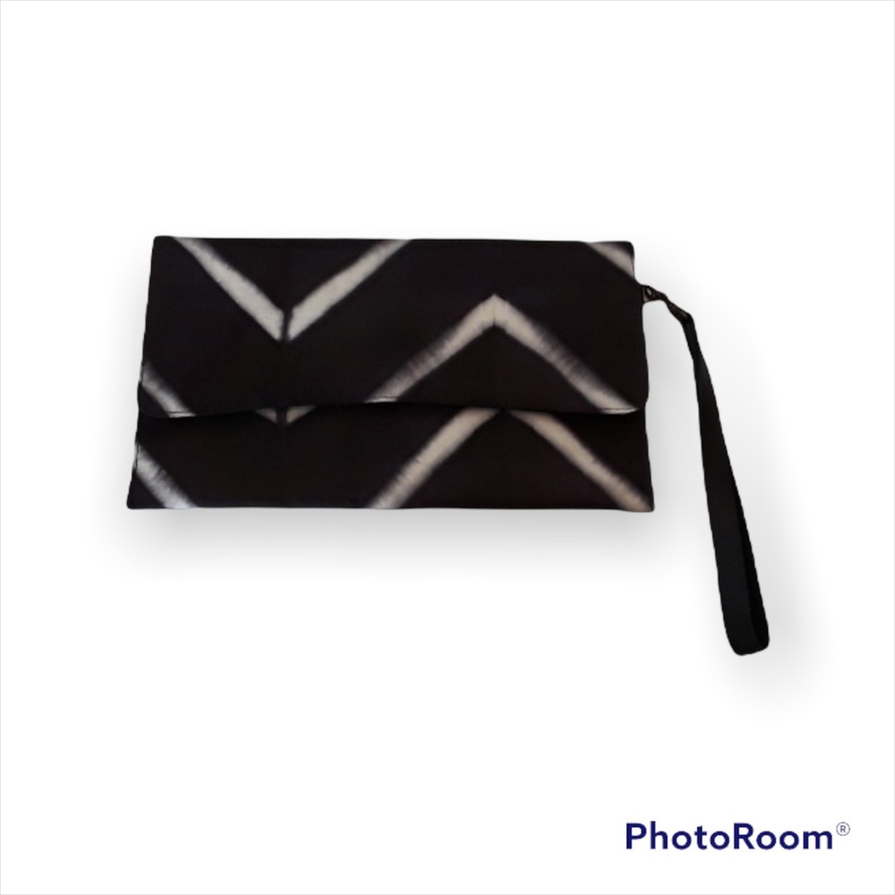 contigo clutch bag